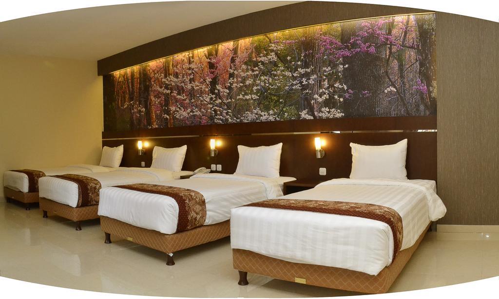 Bess Resort & Waterpark Hotel And Convention Malang Exterior photo